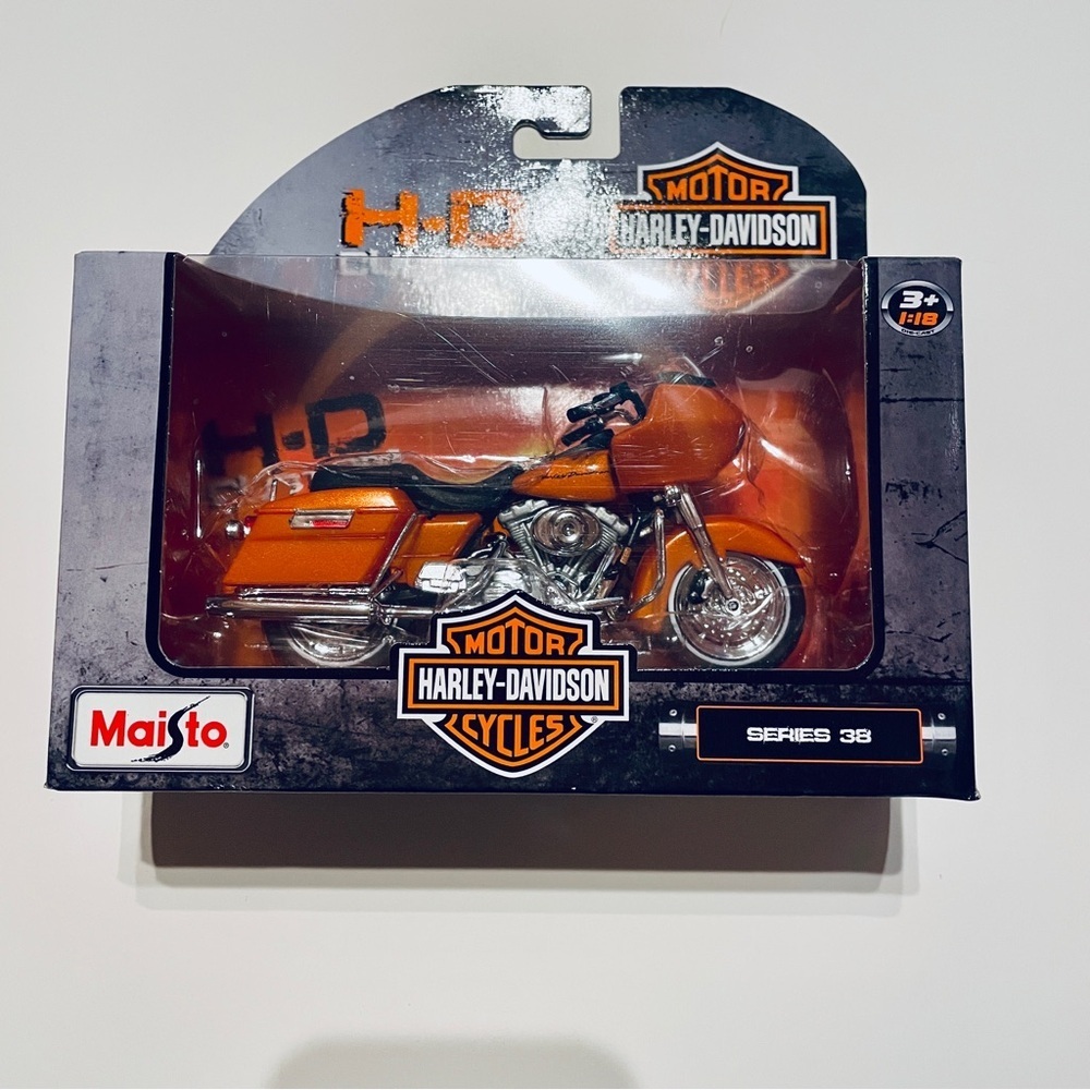 NIB Maisto Harley-Davidson Motorcycles 2002 FLTR Road Glide Model Series 38
